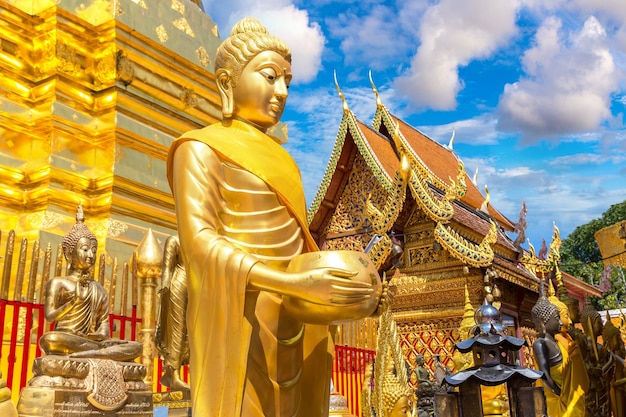 Gouden pagode Wat Phra That Doi Suthep in Chiang Mai, Thailand