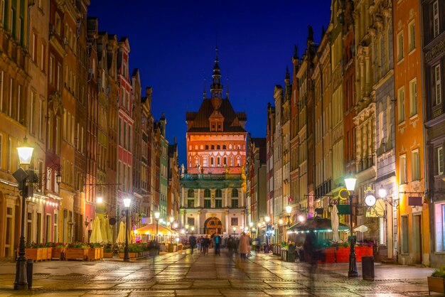 Gouden poorten in Gdansk verlicht 's nachts Polen