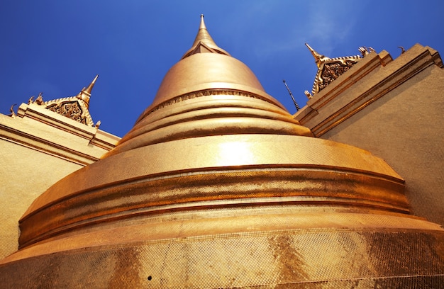 Gouden stoepa in het Grand Palace-complex in Bangkok, Thailand