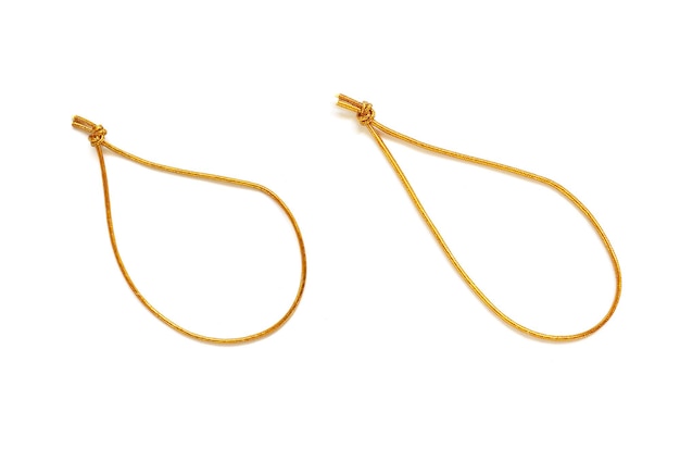 Gouden strop touw geïsoleerd op een witte achtergrond