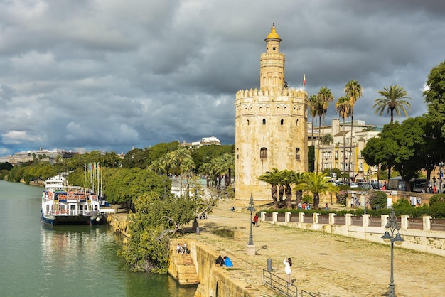 Gouden Toren in Sevilla, de hoofdstad van Andalusië