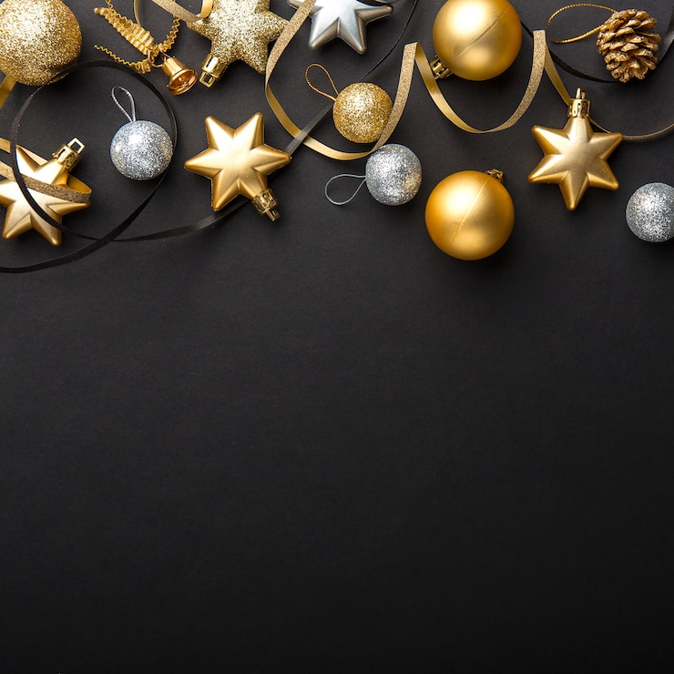 Foto gouden zilveren kerstdeco op zwart