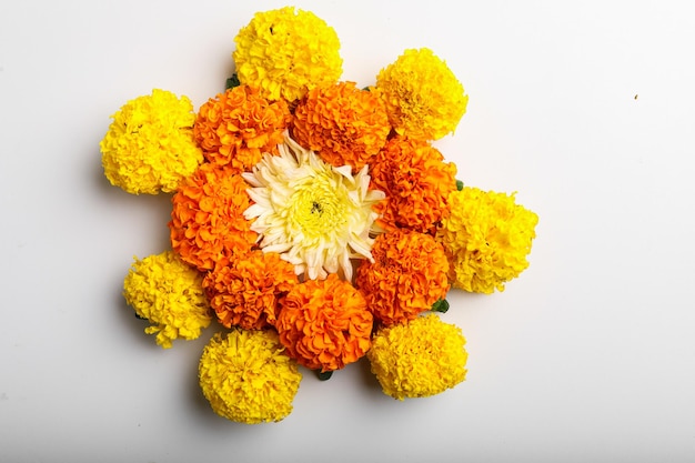 Goudsbloembloem rangoli Design voor Diwali Festival Indian Festival bloemdecoratie