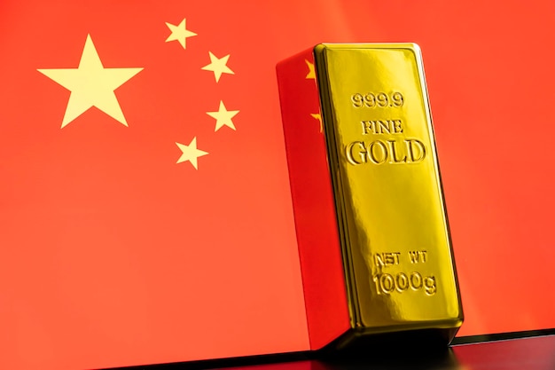 Goudstaaf staat op de nationale vlag van het Chinese Chinese Gold Reserve-concept