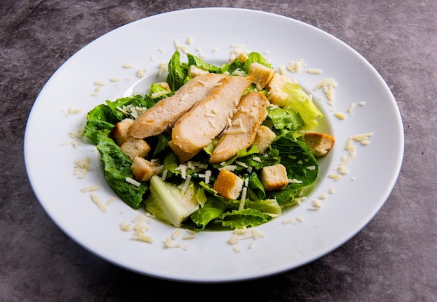 Photo gourmet caesar salad with chicken