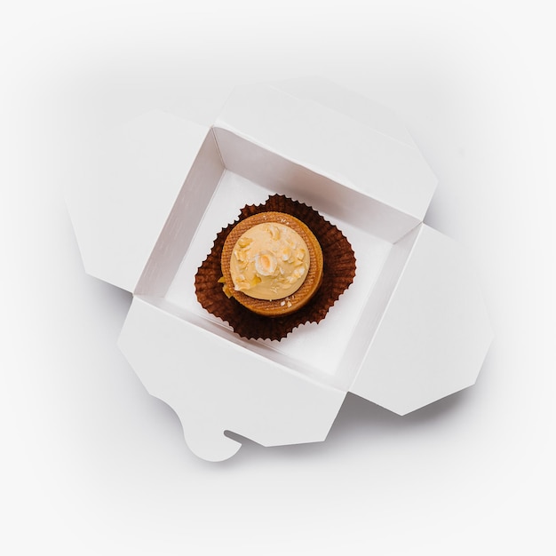 Photo gourmet cupcake in elegant white box