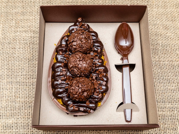 Gourmet Easter egg with dulce de leche brigadeiro biscuit and chocolate