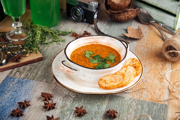 Gourmet lentil soup with croutons and lemon