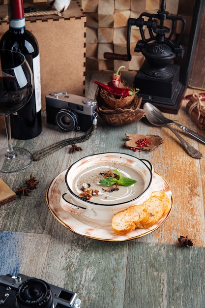 Изысканный грибной крем-суп с гренками