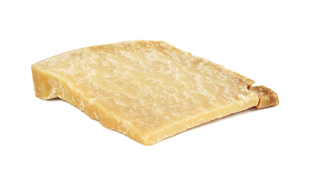 Pezzo di parmigiano gourmet isolato