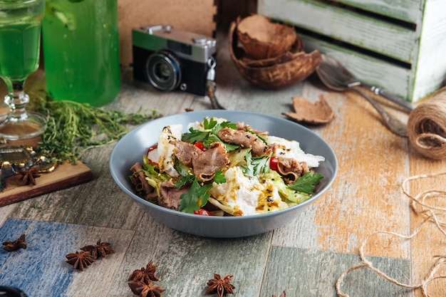 Gourmet salad with roast beef and vegetables