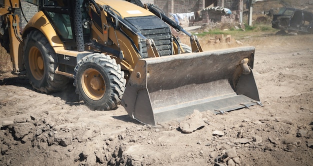 Graafmachine werkt op een bouwplaats.