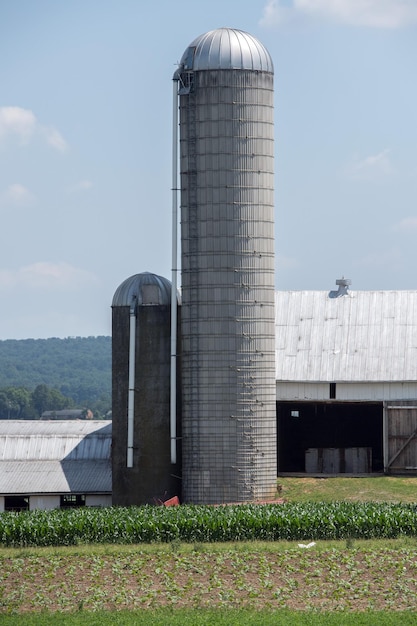 Foto graan metalen silo in lancaster pennsylvania amish land