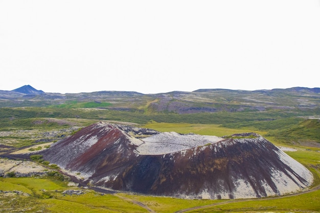 Grabrok vulkanische krater inactieve vulkaan met groen mos in IJsland