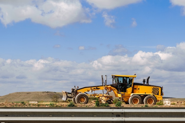 Grader gele grader wegenbouw industriële machine voor de aanleg van nieuwe wegen