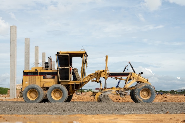 Un selezionatore che lavora al cantiere