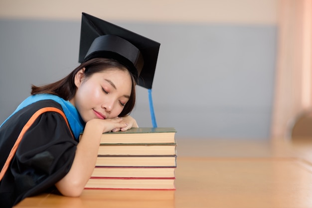 Graduates read books in university libraries.