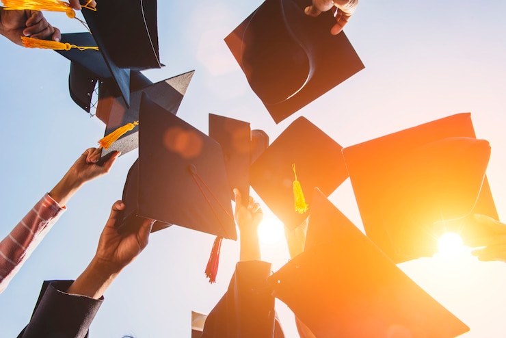 Photo graduates throw the hat at the diploma ceremony at the university.