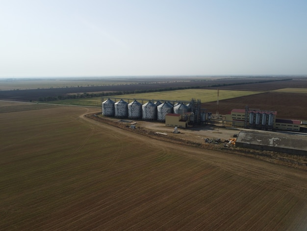 Photo grain elevator metal grain elevator in agricultural zone agriculture storage for harvest grain