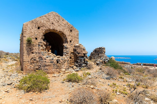 Gramvousa eiland in Kreta Griekenland met overblijfselen van Venetiaans fort en magische turquoise wateren lagunes stranden