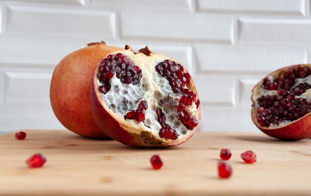 Granaatappel close-up Rode zaden Vers fruit gezond eten