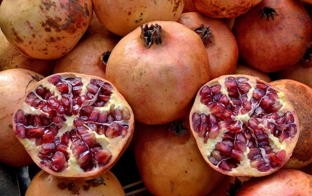 Granaatappels zijn een populaire vrucht in de wereld.