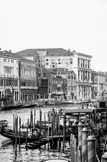 Photo grand canal by buildings in city