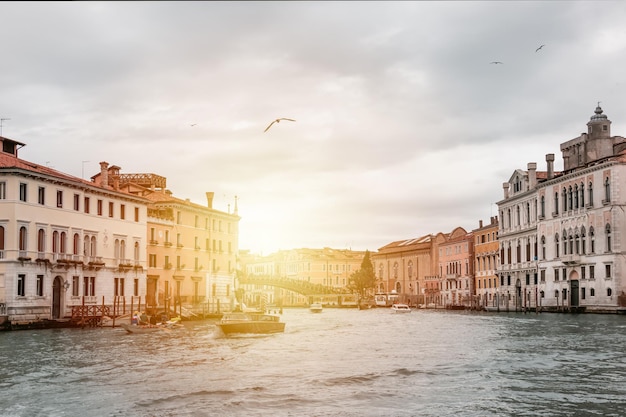 Grand Canal met gondels in Venetië Italië