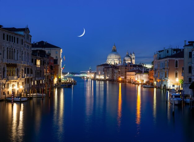 Foto il gran canale di notte