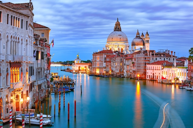 Grand Canal 's nachts in Venetië, Italië