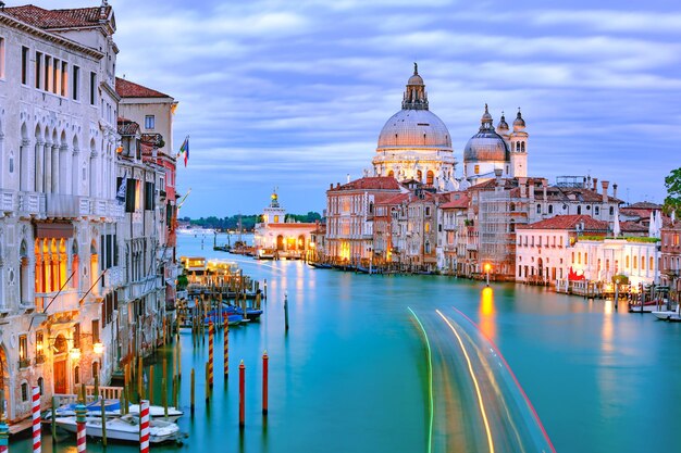 Grand Canal 's nachts in Venetië, Italië