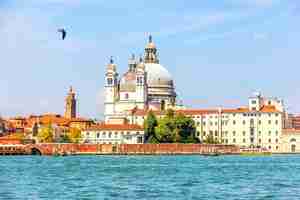 Photo grand canal and santa maria della salute church of venice italy