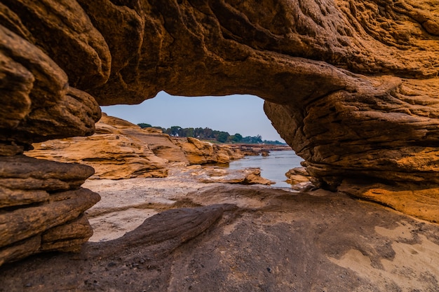 Photo the grand canyon of thailand is adjacent to the border of laos