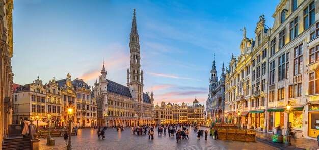 브뤼셀 벨기에(Brussels Belgium) 구시가지의 그랜드 플레이스(Grand Place) 일몰 시 스카이라인