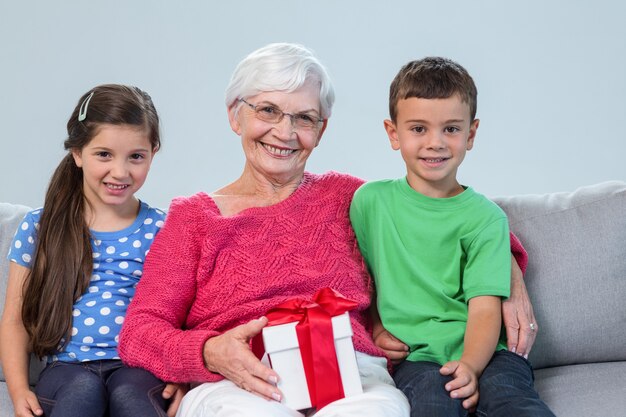 Бабушка и ее внуки