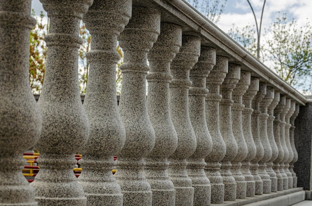 Foto granieten balusters van grijze kleur.