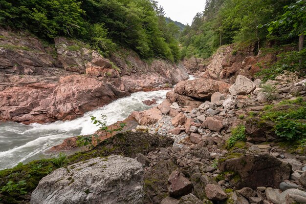 ベラヤ川の花崗岩の峡谷 西コーカサス マイコップ地区 アディゲ共和国 ロシア