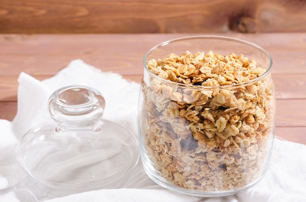 Granola in un barattolo di vetro