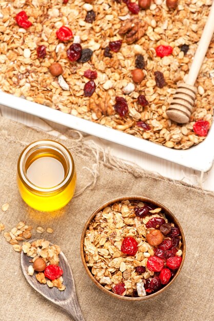 Granola met honing Bovenaanzicht