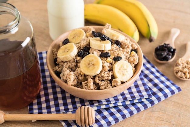 granola with banana, raisin and milk 