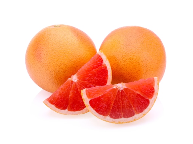 Grapefruit geïsoleerd op witte achtergrond