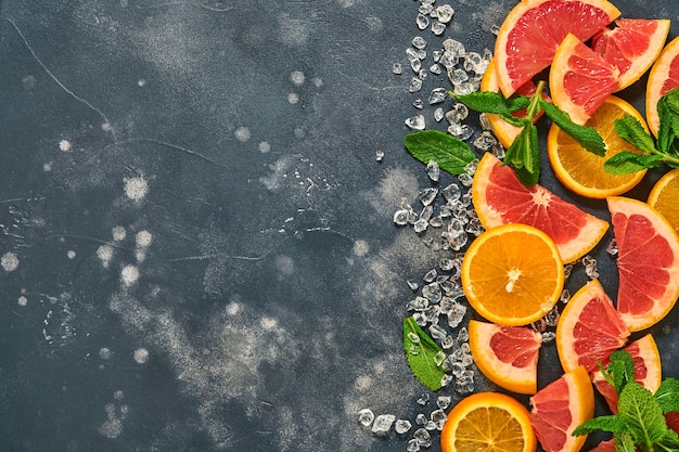 Grapefruit and orange slices, mint, cane sugar, ice, cocktail tubes