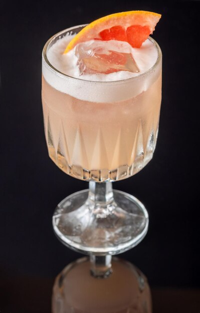 Photo grapefruit tequila sour cocktail