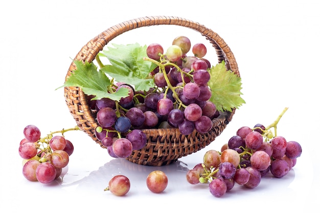 Grapes isolated o white