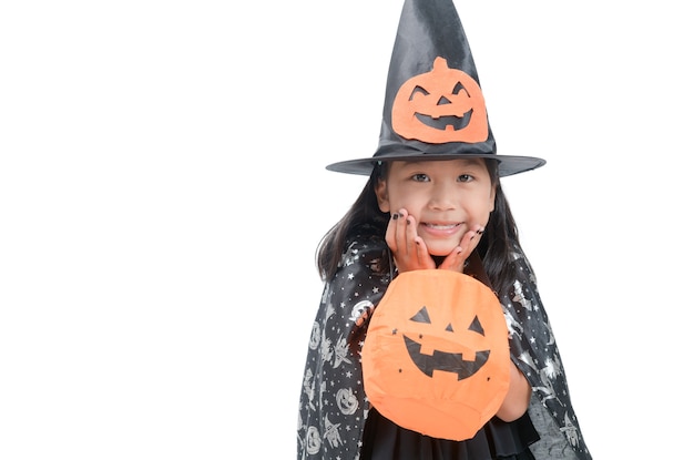 Grappig kindmeisje in heksenkostuum voor Halloween