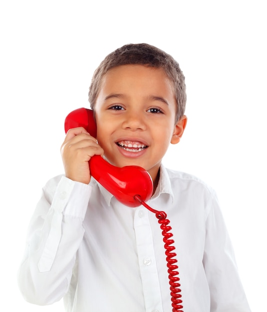 Grappig klein kind dat op de telefoon spreekt