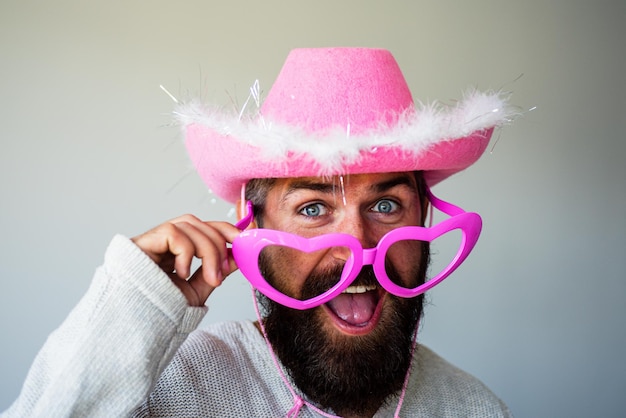 Grappig mannengezicht Bebaarde man in grote bril Hipster met baard en snor in grappige grote bril