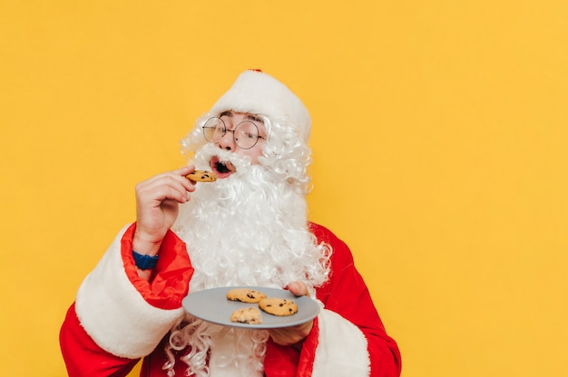 Grappige kerstman met heerlijke koekjes