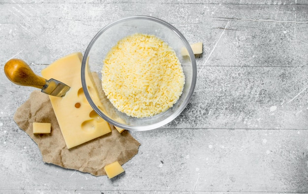 Photo grated fresh cheese