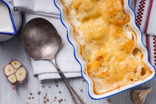 Gratin van bloemkool, aardappelen en kaas